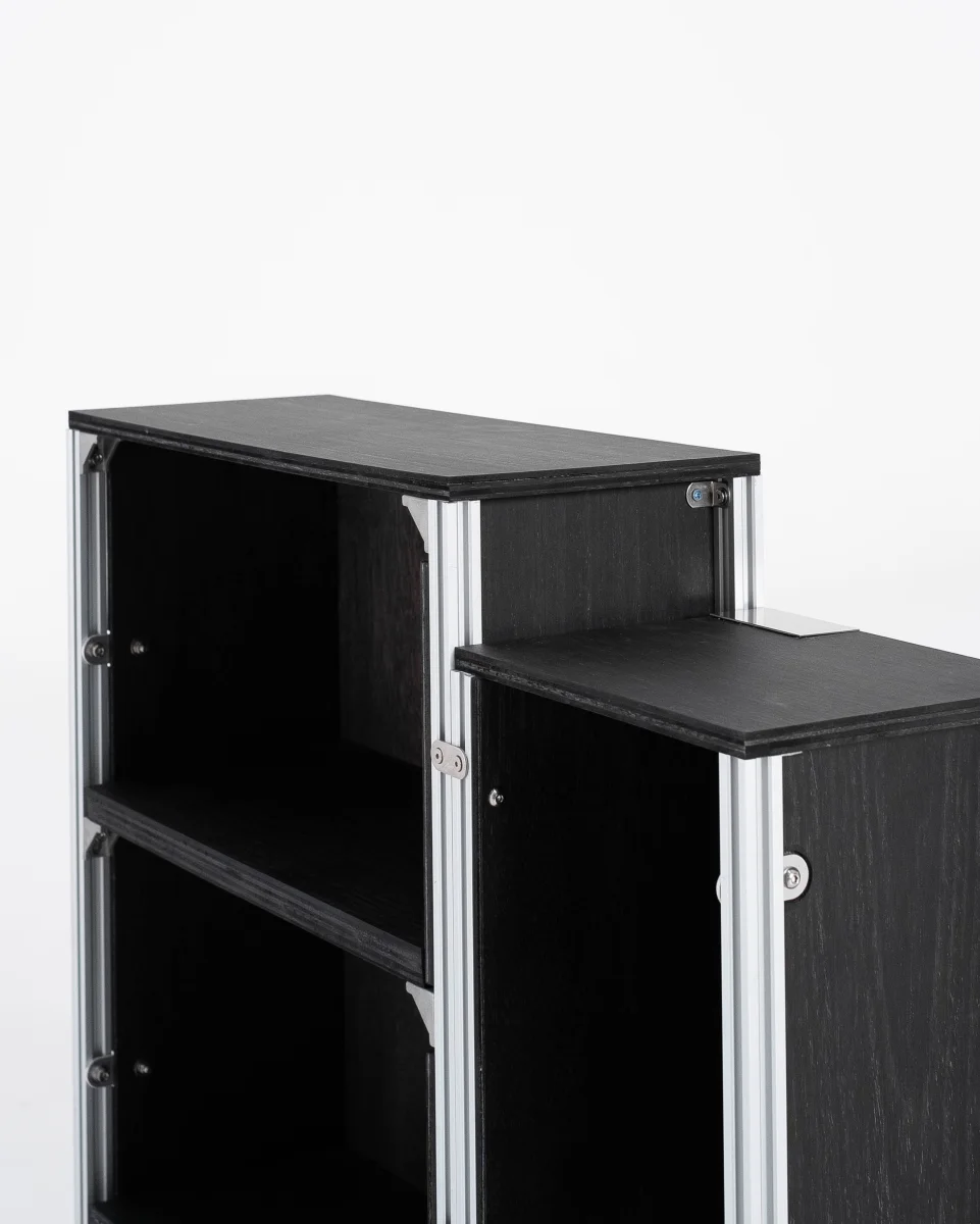 Close view of a black modular shelf made with aluminum profiles